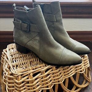 Donald J. Pliner Doma Metallic green booties▪️size 6